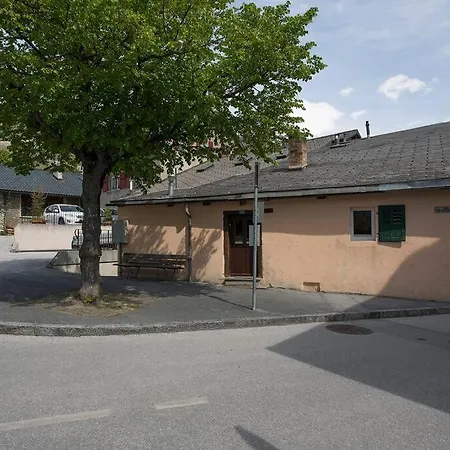 Mini Maison A Linges Et Nettoyage Compris *